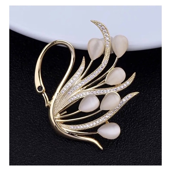 LUXURY SWAN SHAPED BROOCH - Picture 2 of 2